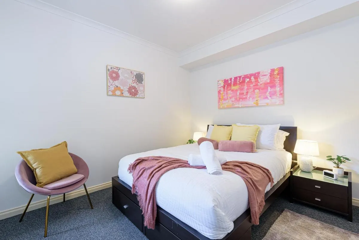 Cozy 1 bedder in St Kilda with Balcony — 2