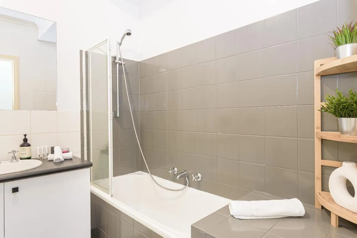 Cozy 1 bedder in St Kilda with Balcony — 3