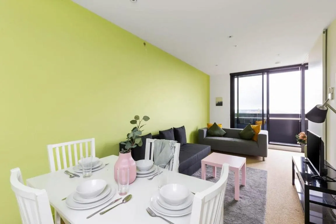 Cozy 2BR Apt Near Melbourne Central w City Views