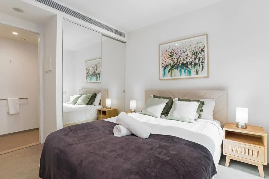 Cozy-Brilliant Natural Light Near Crown &City 1B1B — 2