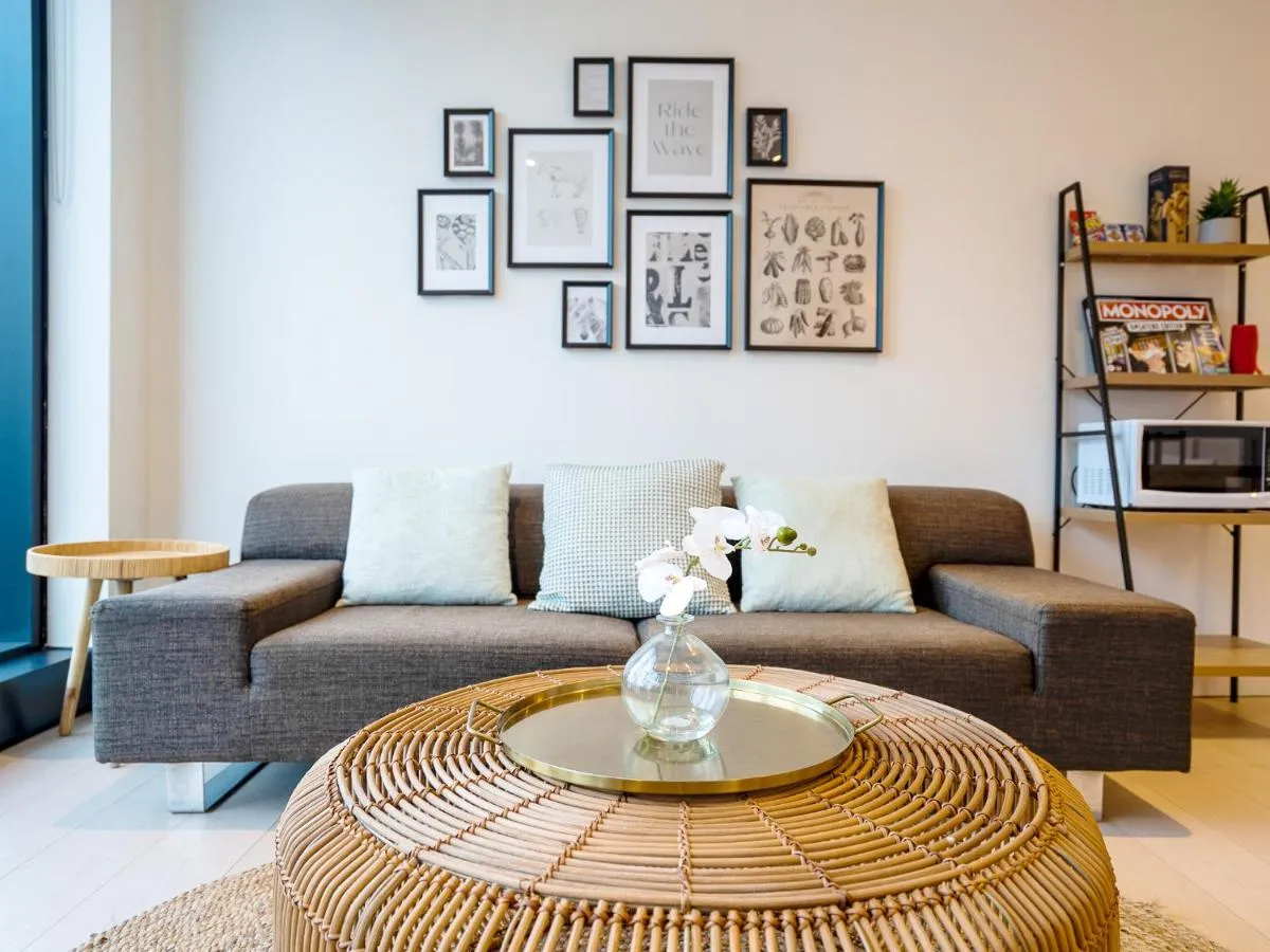 Cozy & spacious 2B2B APT in CBD — 2