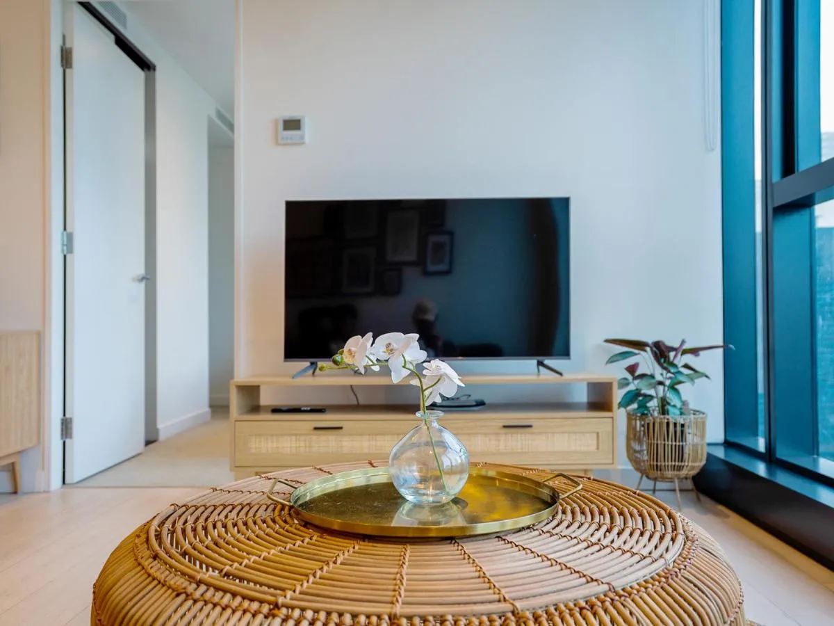Cozy & spacious 2B2B APT in CBD — 3