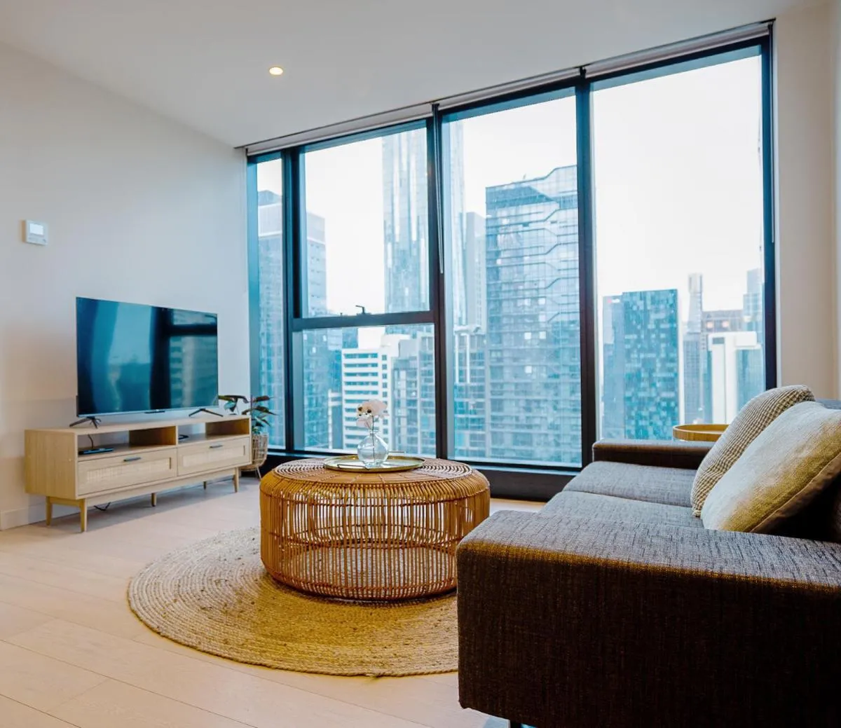Cozy & spacious 2B2B APT in CBD — 5