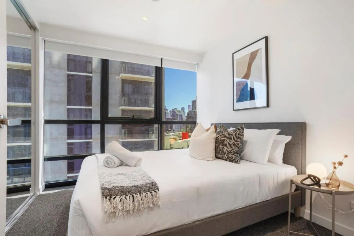 Deluxe Living in the Heart of Southbank — 2