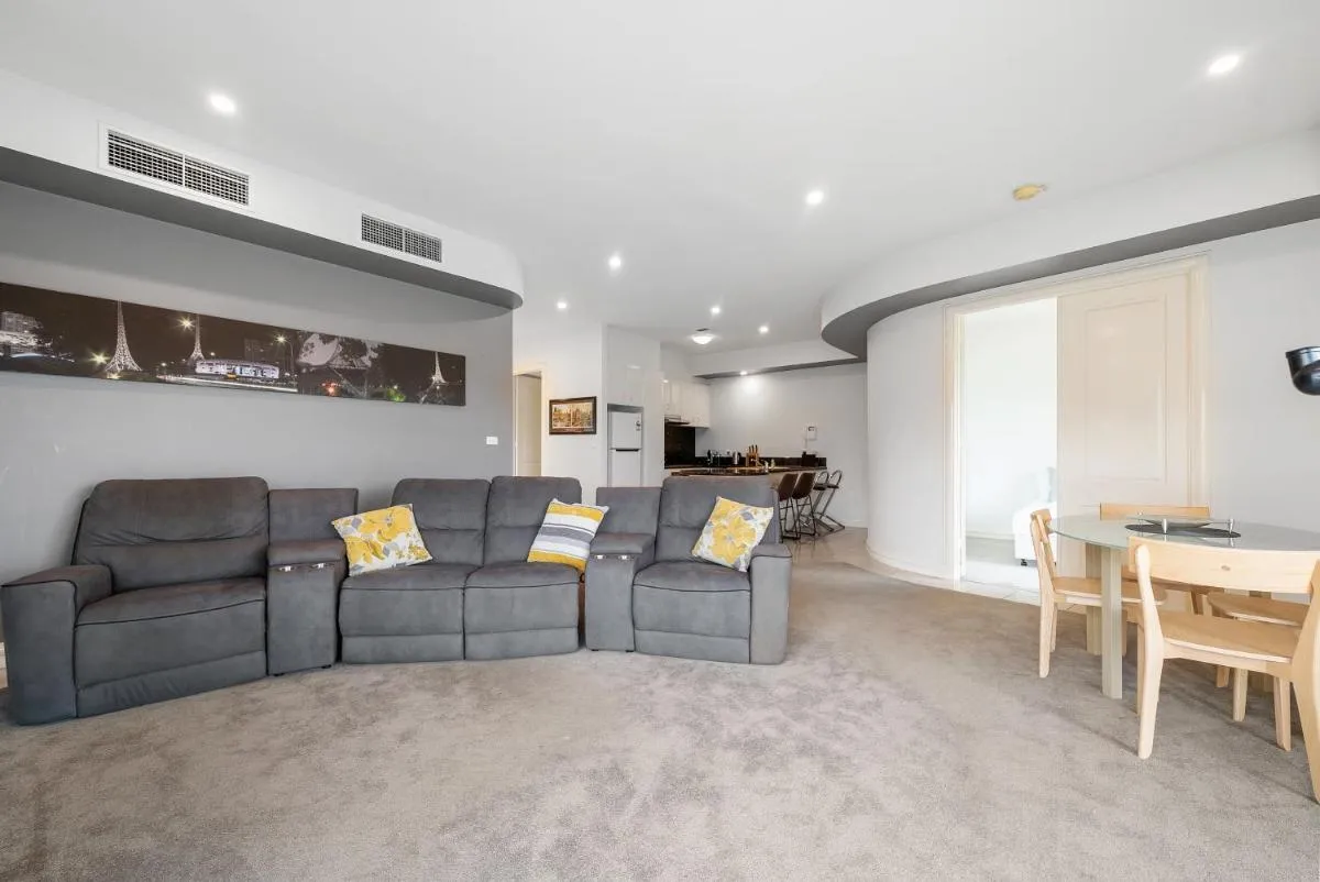 East Melbourne 2BR Apartment — 5