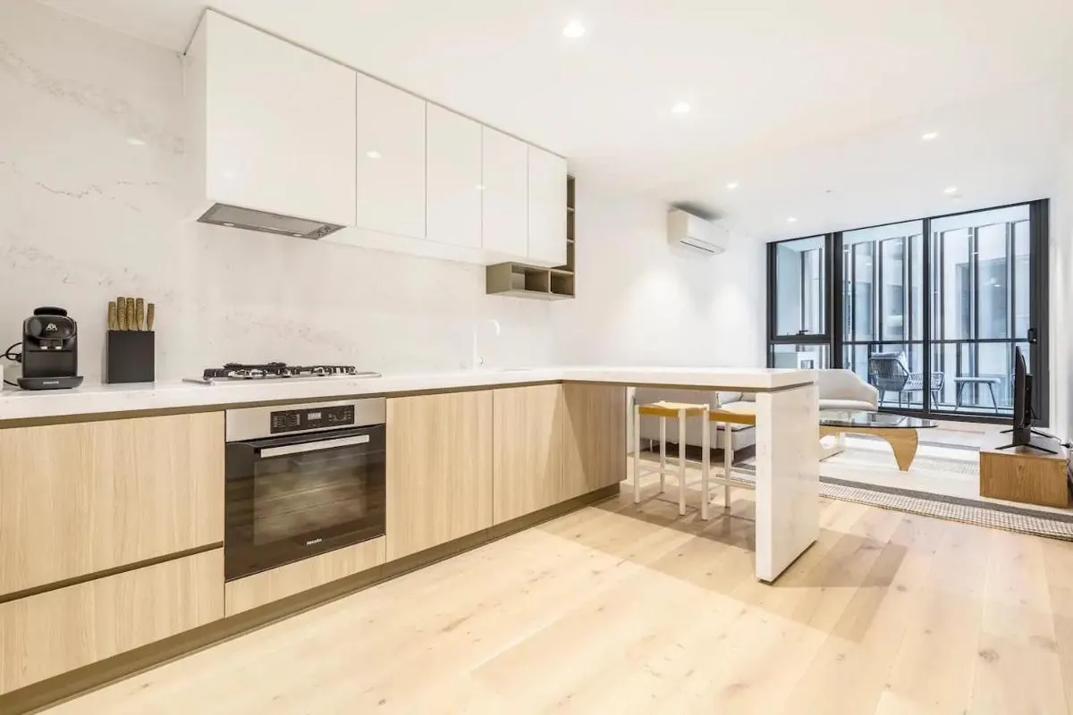 Effortless MinimalismCentral Southbank Apt Park — 4