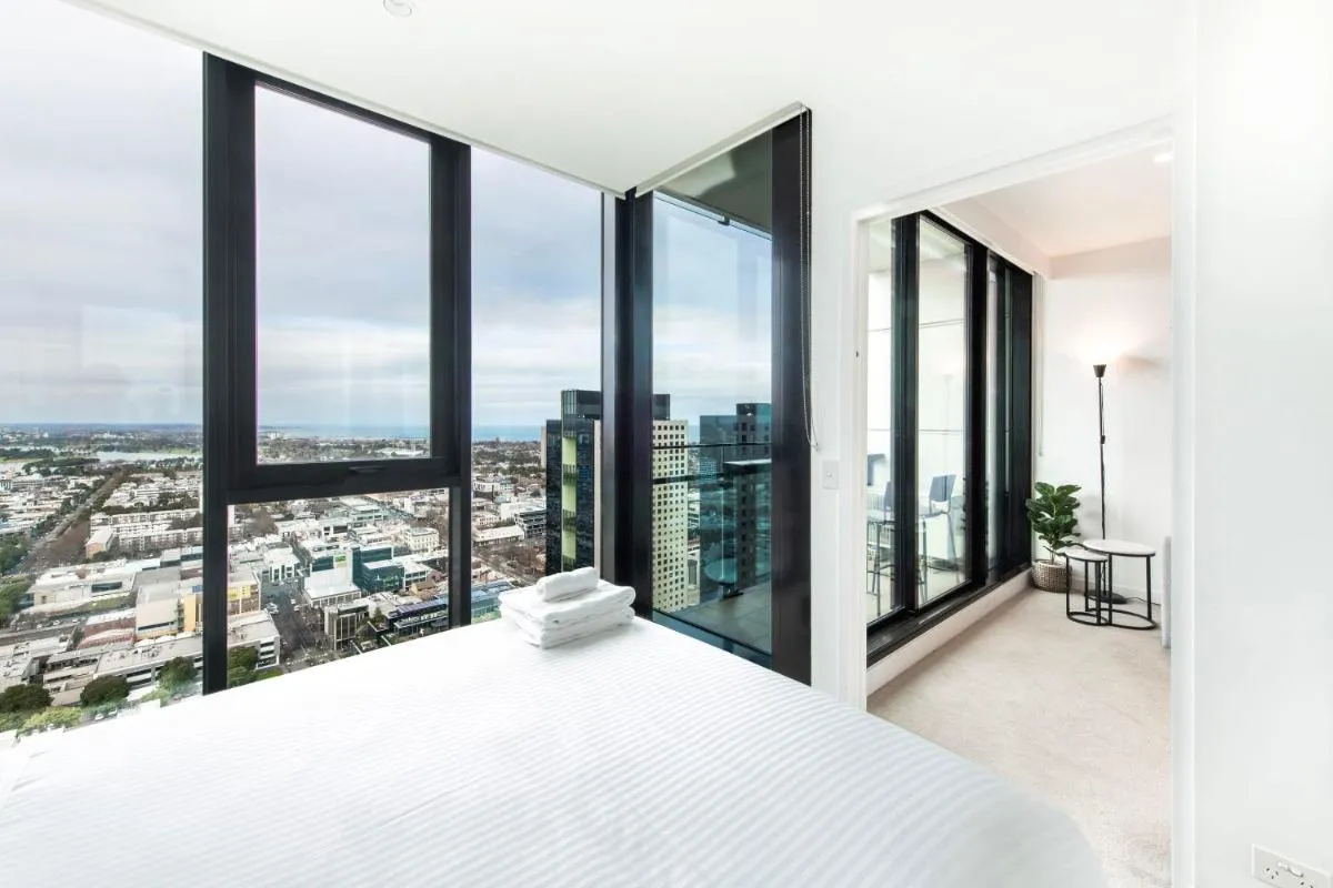 Elegant 2-Bed Apartment with Stunning City Views — 2