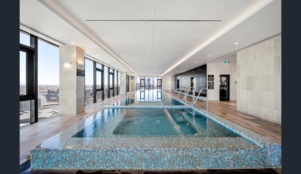 Elegant 2-Bed Apartment with Stunning City Views — 3