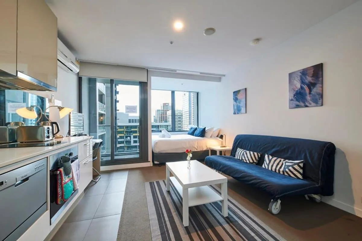 Elevated Bliss – Spectacular Views from Level 32 — 5