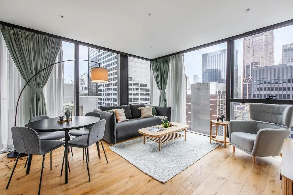 Elevated Elegance – A Fusion of Style and Comfort