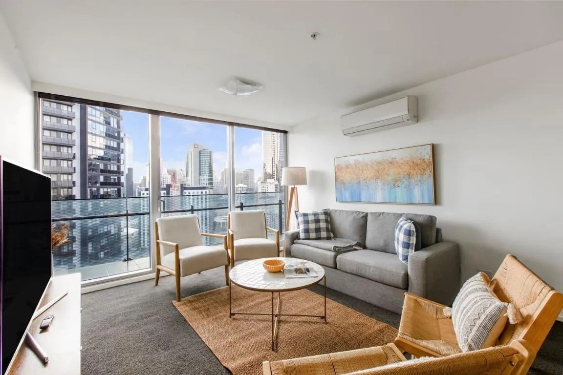 Elevated Elegance – Your Stylish Urban Sanctuary
