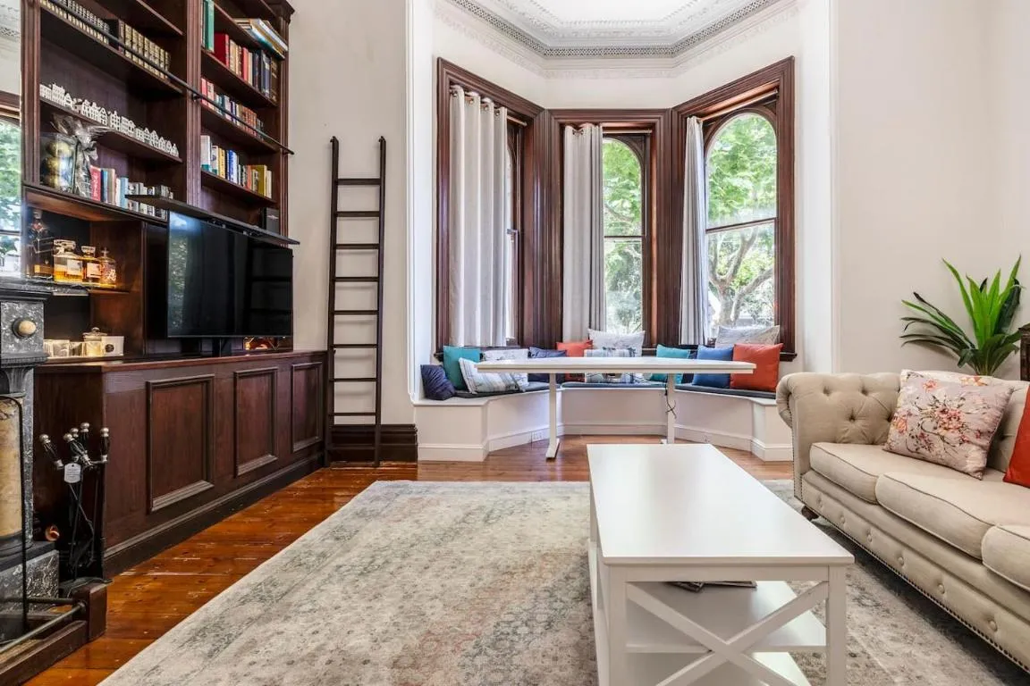 Elwood Manor – A Restored Art-Deco Gem