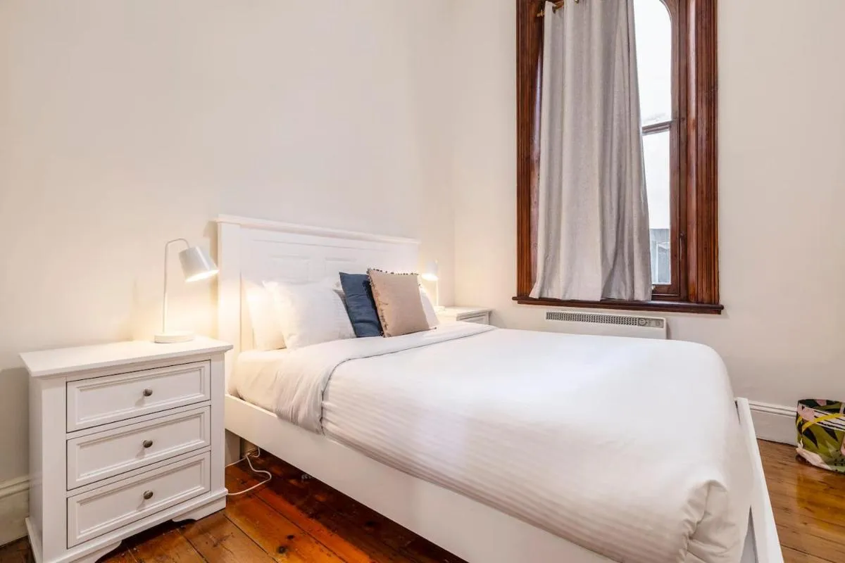 Elwood Manor – A Restored Art-Deco Gem — 2