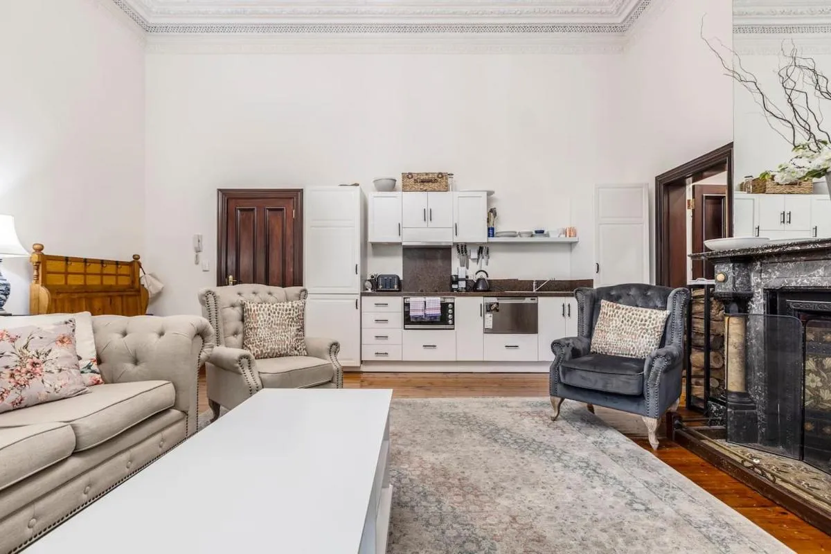 Elwood Manor – A Restored Art-Deco Gem — 3