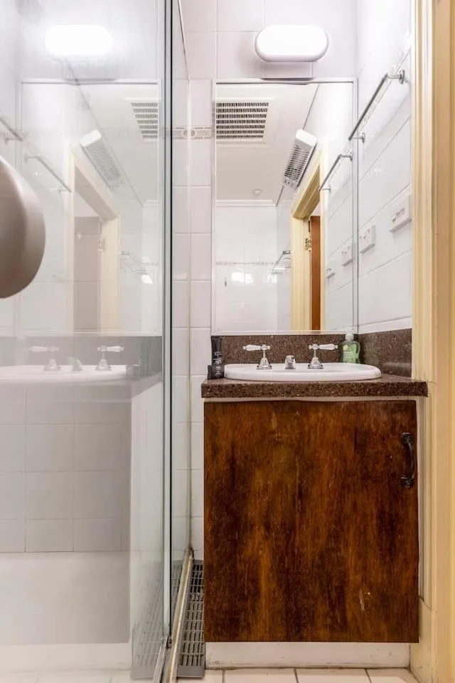 Elwood Manor – A Restored Art-Deco Gem — 4