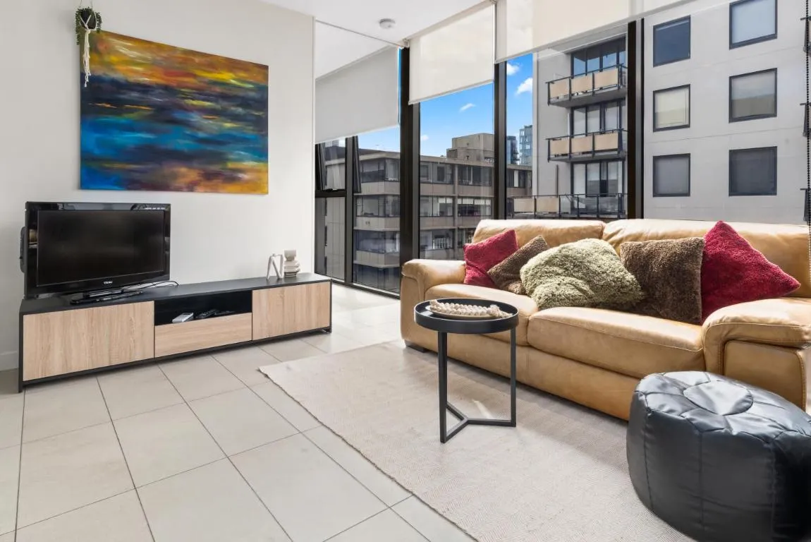 Escape To Melbourne – Stylish 1 Bedroom-Gym – Aircon -Balcony