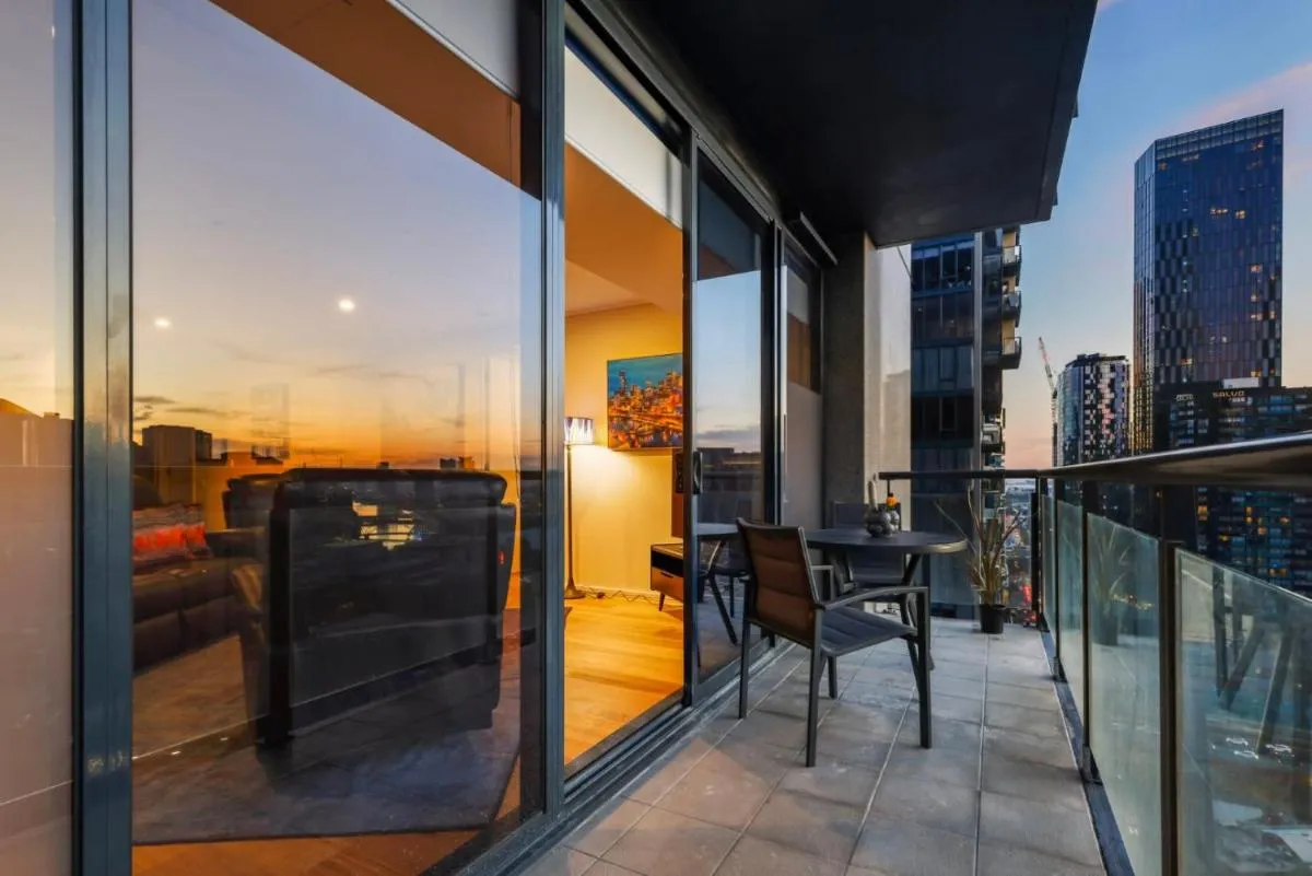 Exceptional Apartment in Southbank with 2 Car Parks — 3