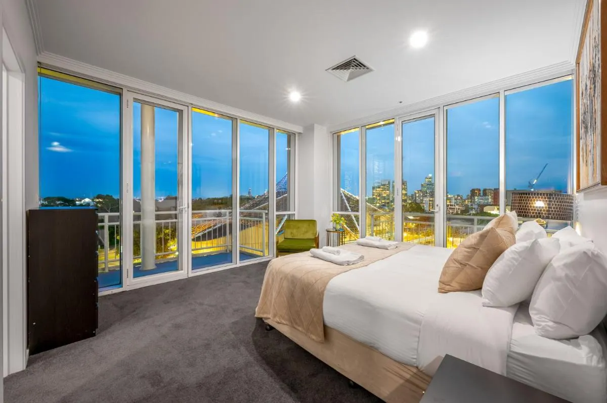 Exclusive Stays – Southgate — 2