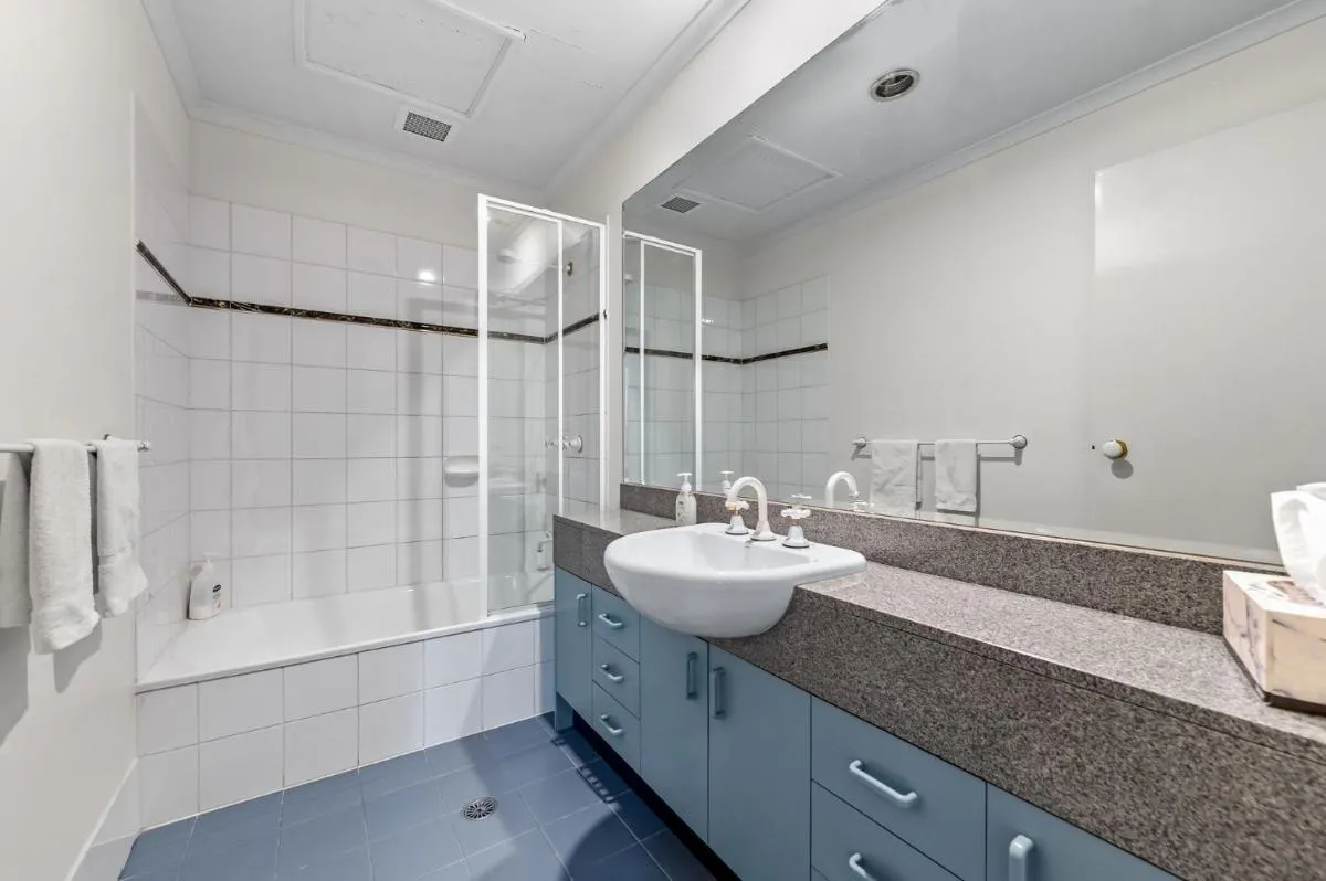 Exclusive Stays – Southgate 28 — 3