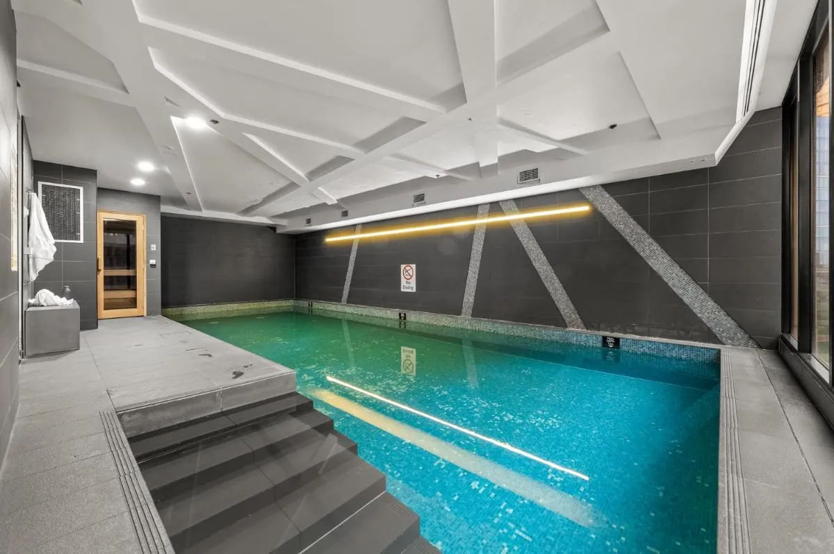 Exclusive Stays – Wrap — 4