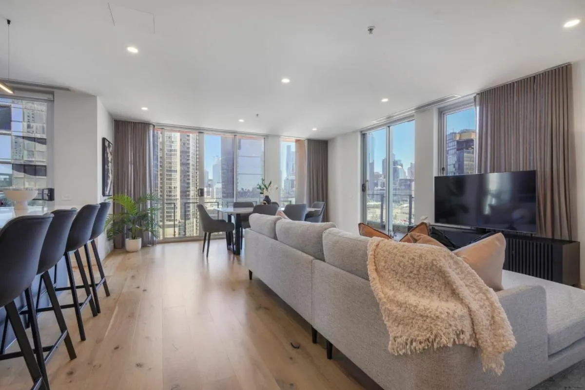 Exquisite Sky Home in Southbank — 3