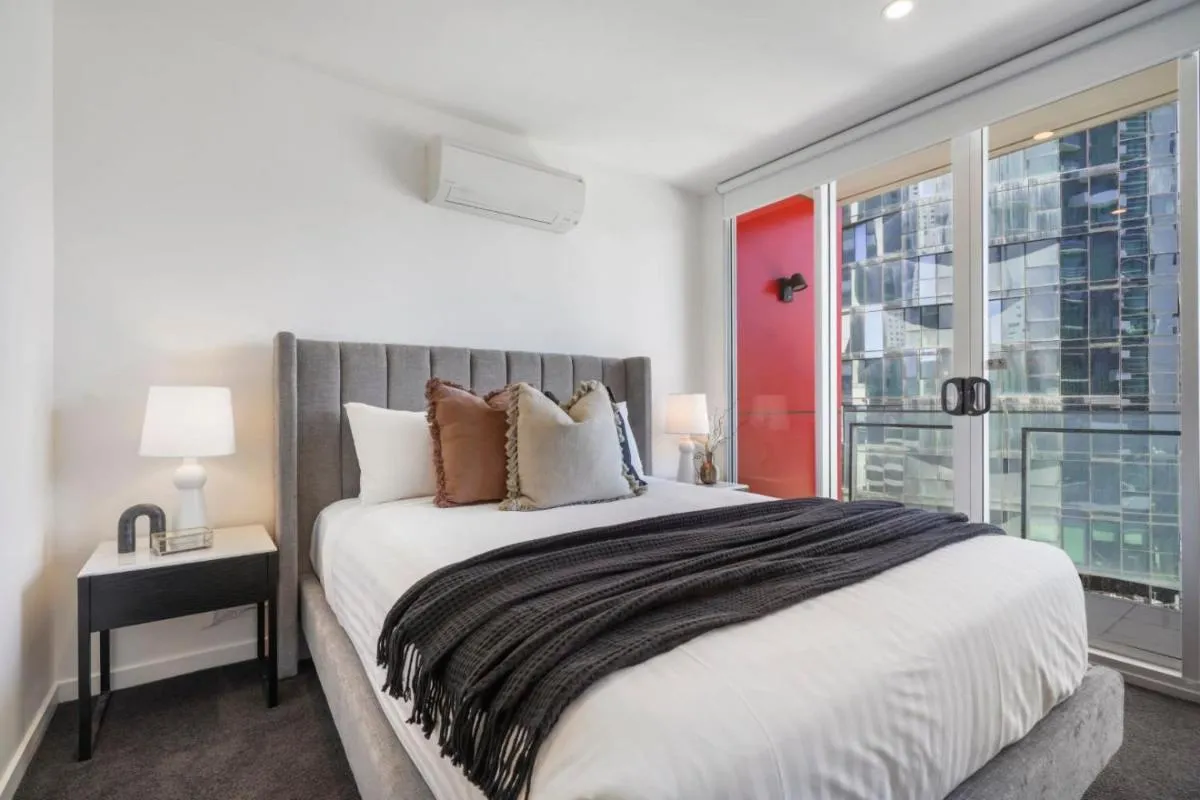 Exquisite Sky Home in Southbank — 5