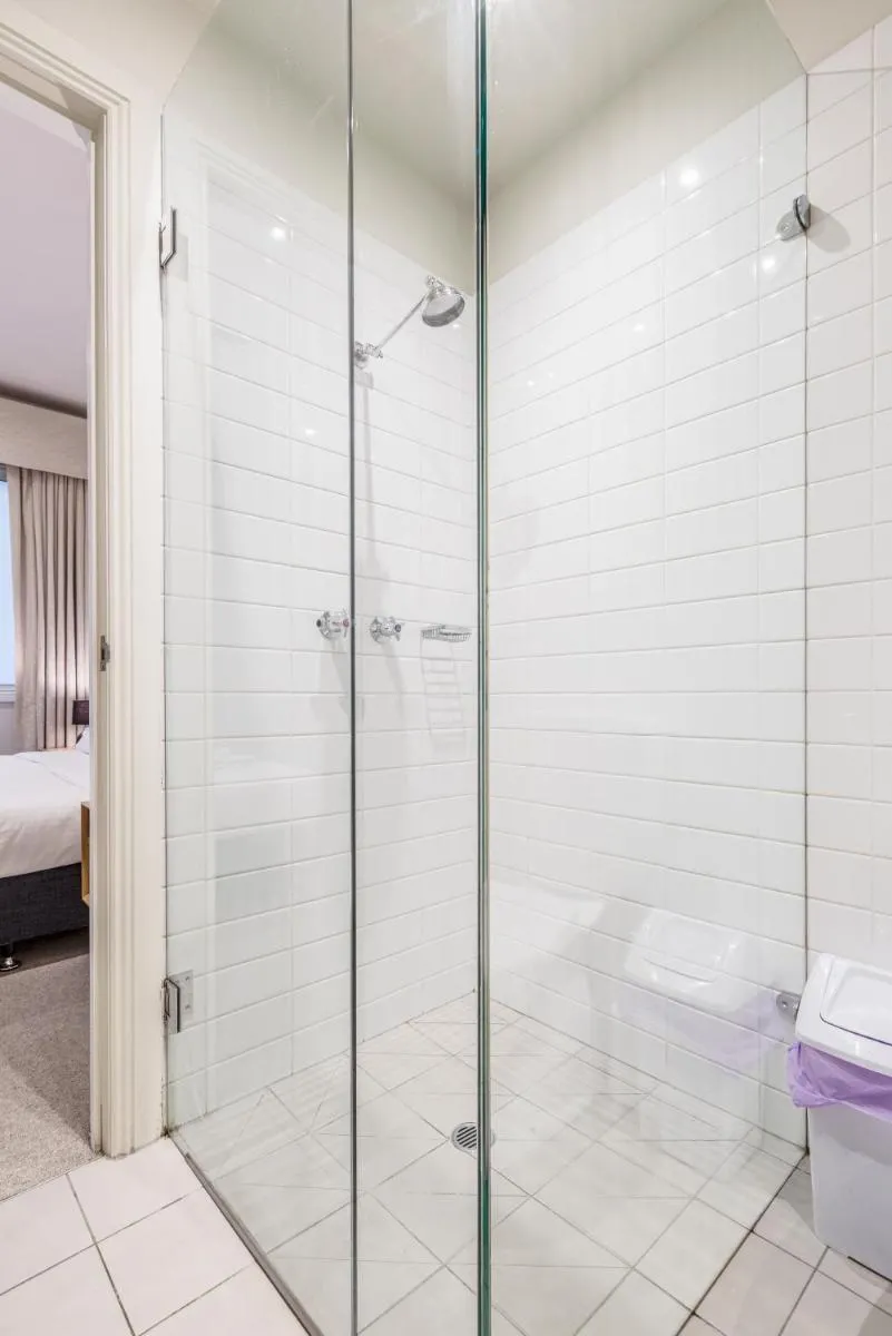 Fabulous Collins Street Luxury 2 BR Apartment — 4