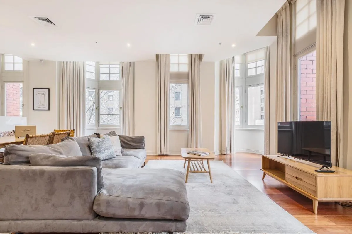 Fabulous Collins Street Luxury 2 BR Apartment — 5