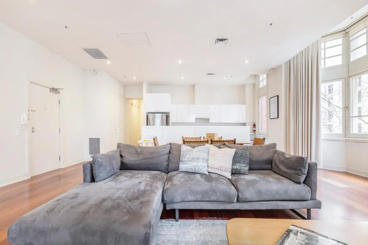 Fabulous Collins Street Luxury 2 BR Apartment — 3