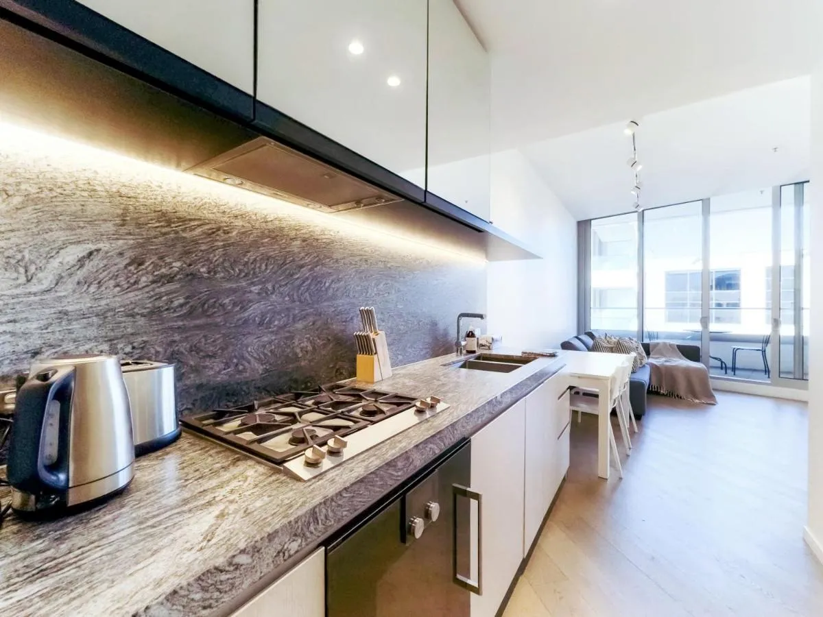 Fawkner Residence 1B2B condo Smart TV — 5