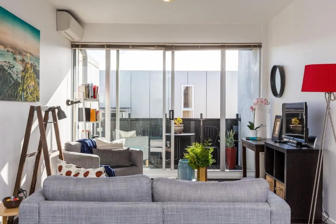 ‘Fitzroy Max’ Easygoing Urban Pad off Brunswick St