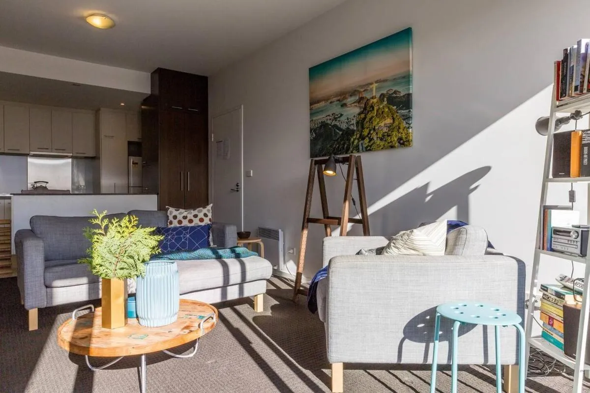 ‘Fitzroy Max’ Easygoing Urban Pad off Brunswick St — 4