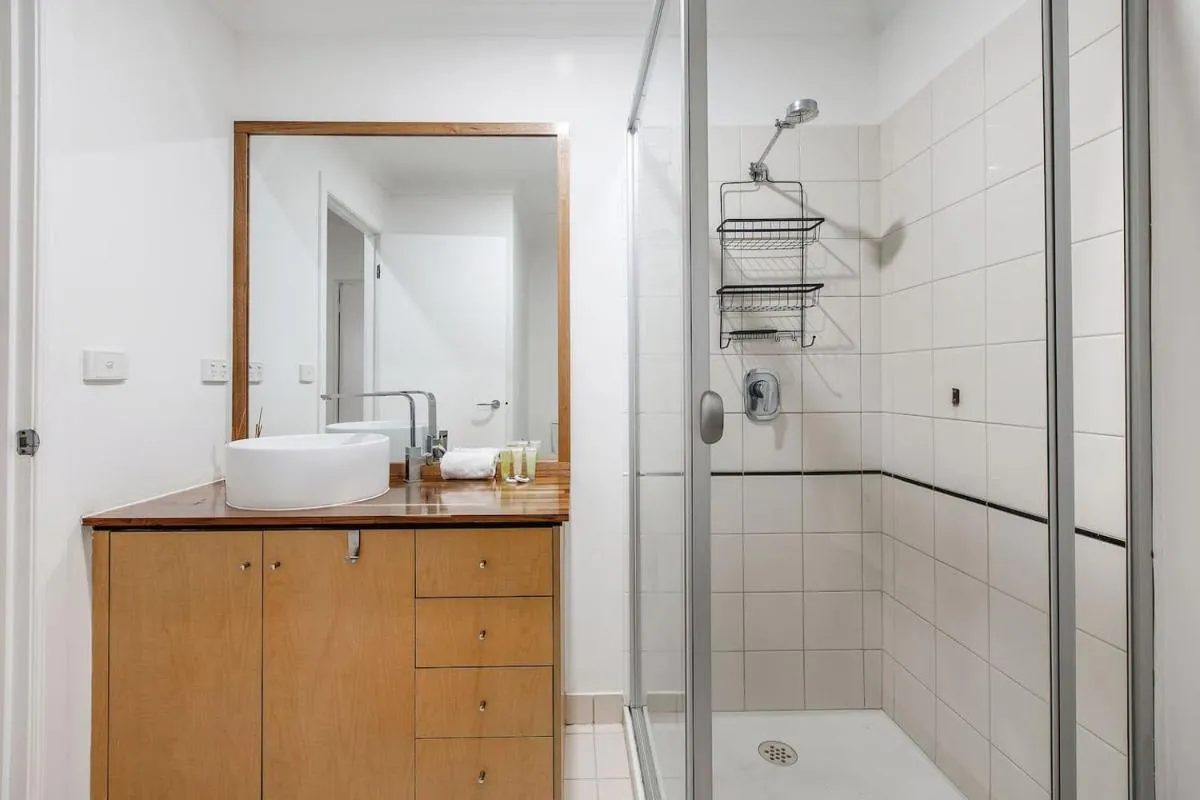 ‘Flinders Lane Flair’ Compact City-centre Comforts — 3