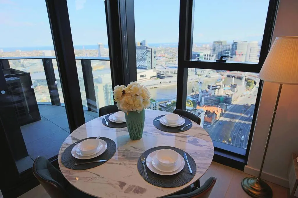 Glamorous 2BR Apt with Ocean & River Views & Free Parking — 5
