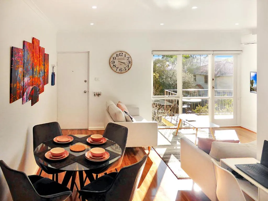 Glen Iris, Quiet Boutique 2 bedroom Netflix, WIFI, Parking, Free Wine