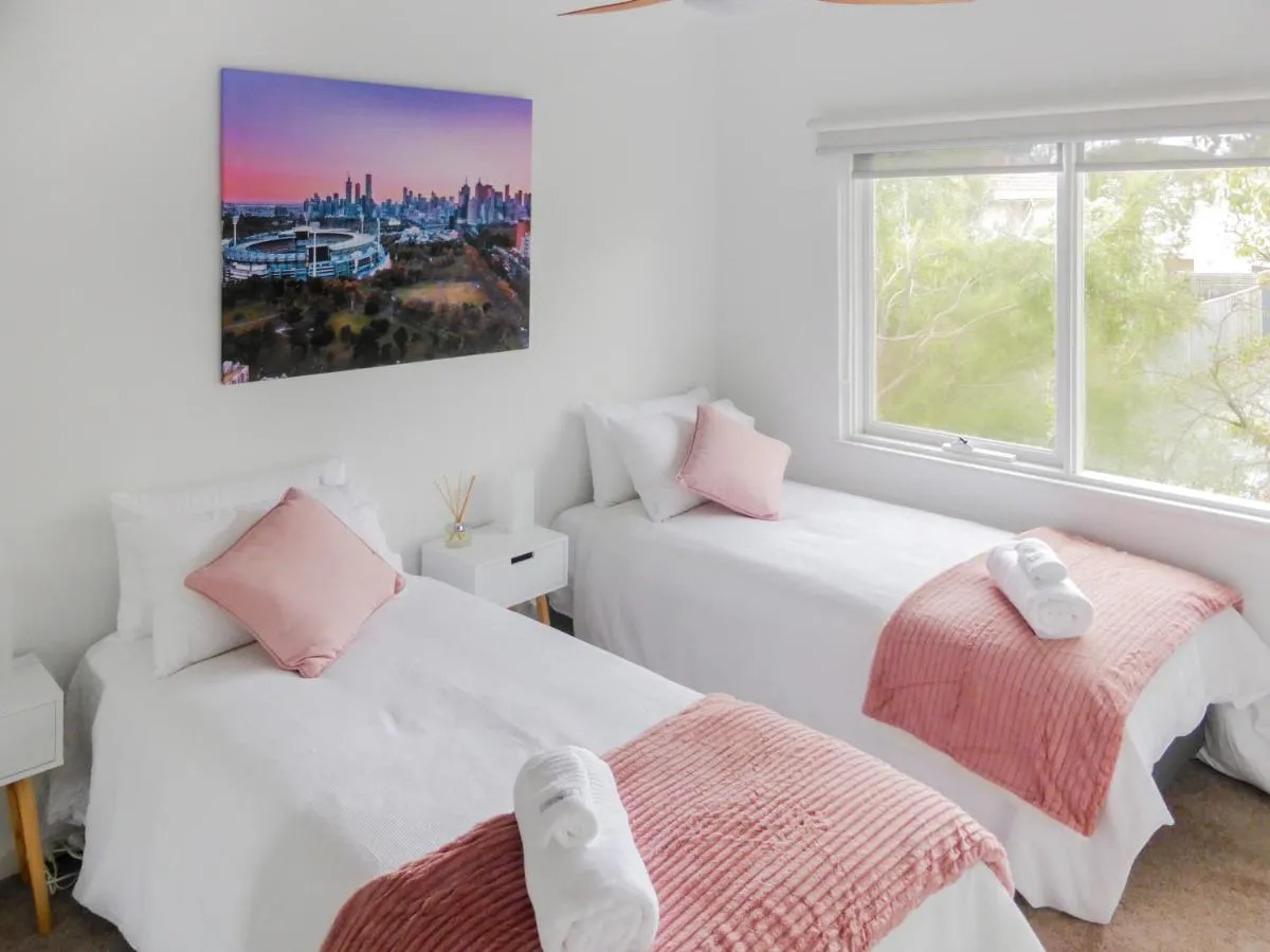 Glen Iris, Quiet Boutique 2 bedroom Netflix, WIFI, Parking, Free Wine — 2