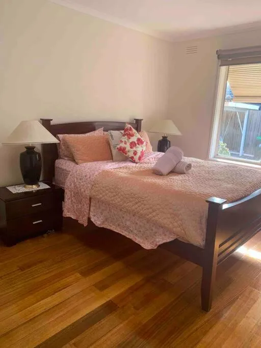 Glenroy Home near airport, city&shop — 2