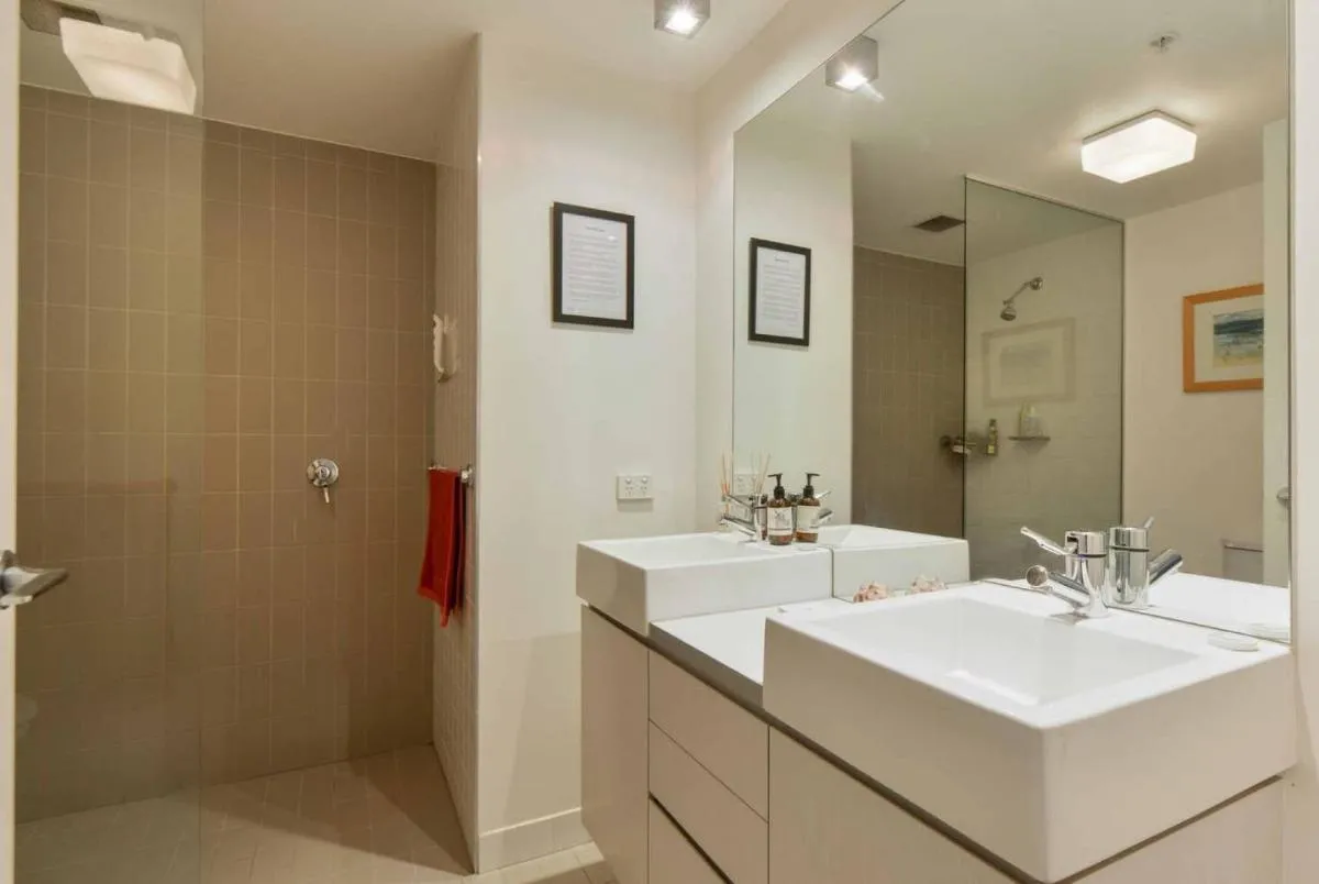 HAZEL Chapel St Socialite. Pool, Spa & Gym — 3