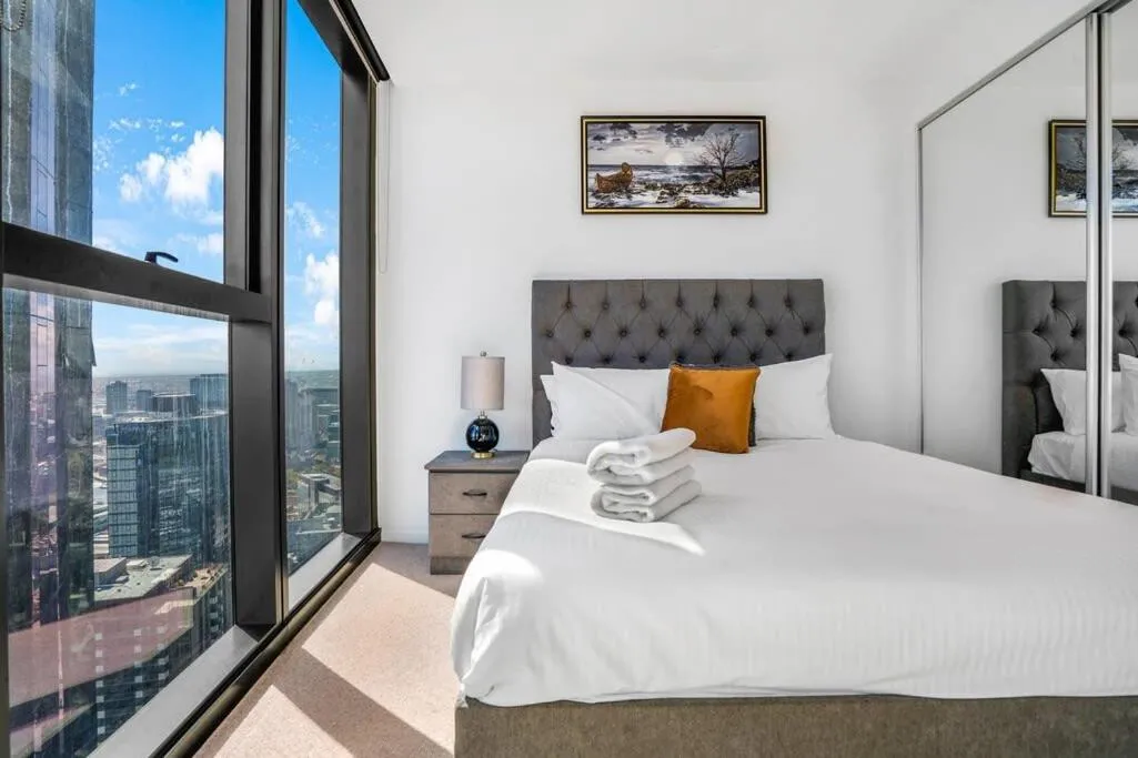 High Rise Southbank Luxury Apt (50th floor) — 2