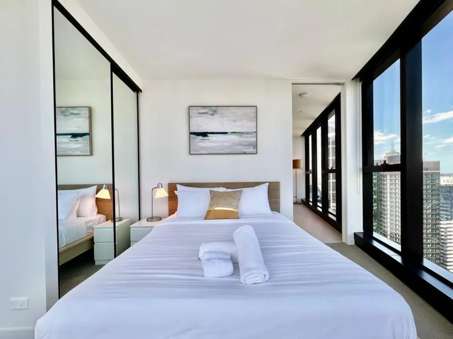Highrise best location 2baths — 2