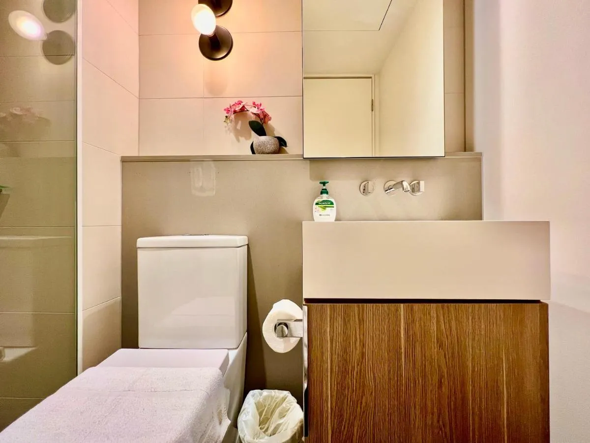 Highrise best location 2baths — 3