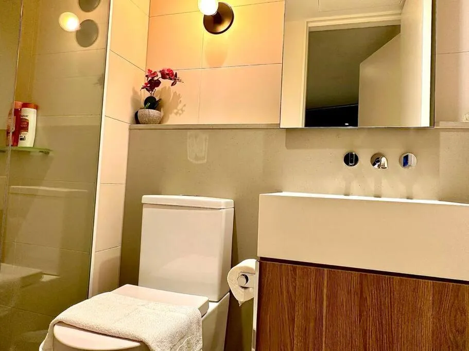 Highrise view 1king1Queen 2baths — 3