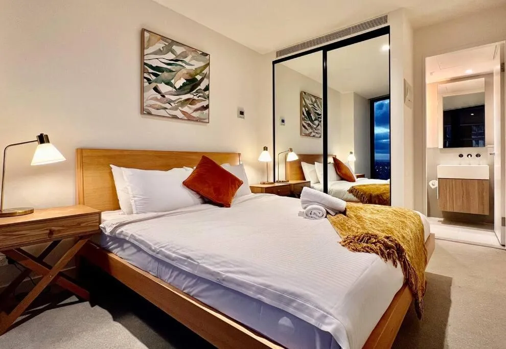 Highrise view 1king1Queen 2baths — 2