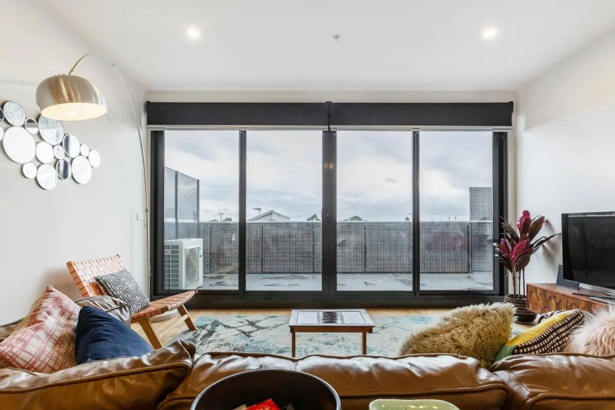 Hip off High Street – A Vibrant Balcony Escape — 5