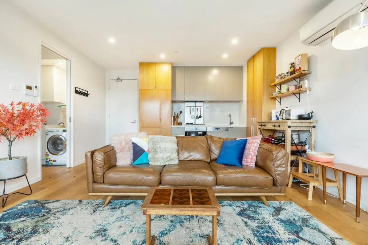 Hip off High Street – A Vibrant Balcony Escape — 4