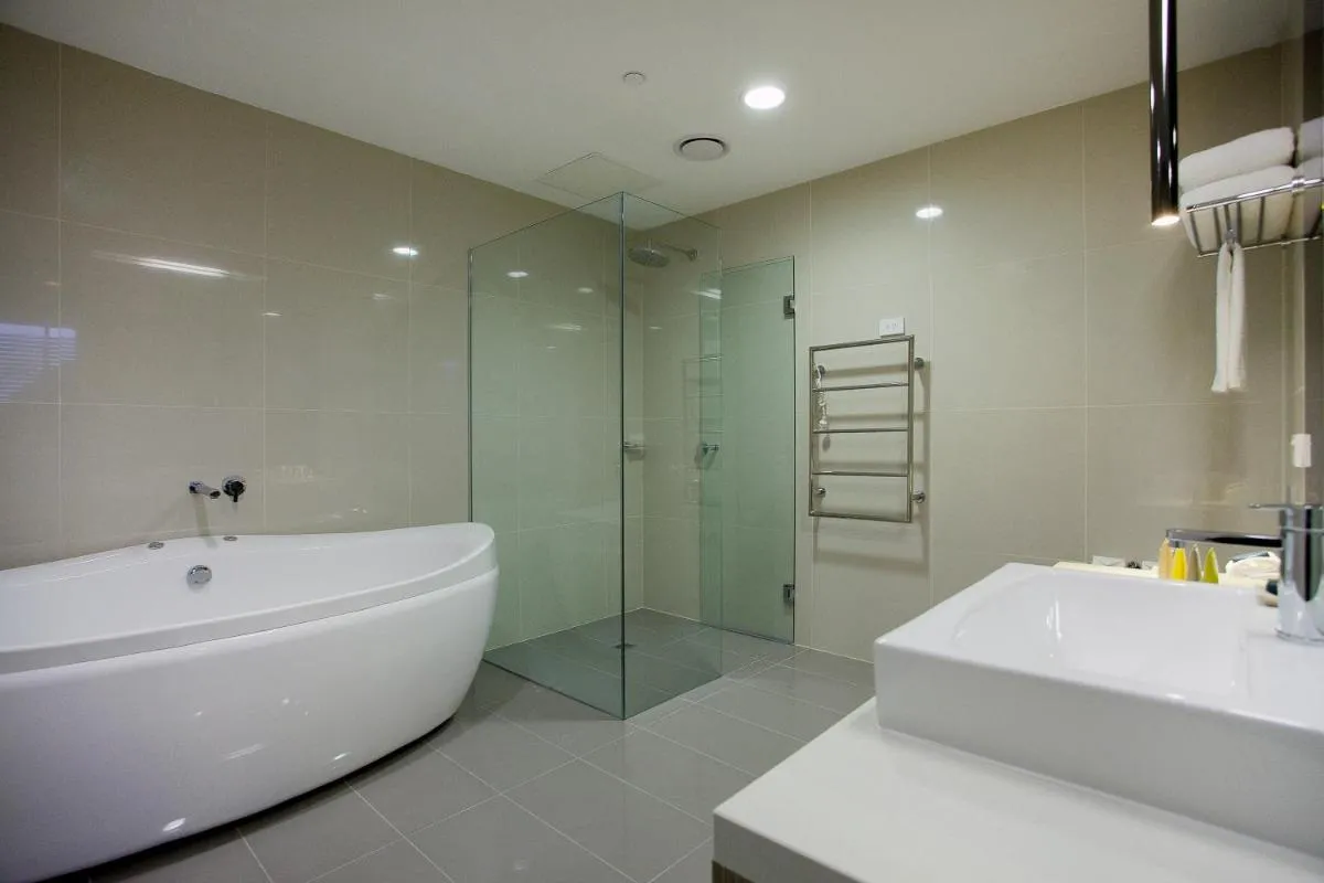 Hotel 115 — 3