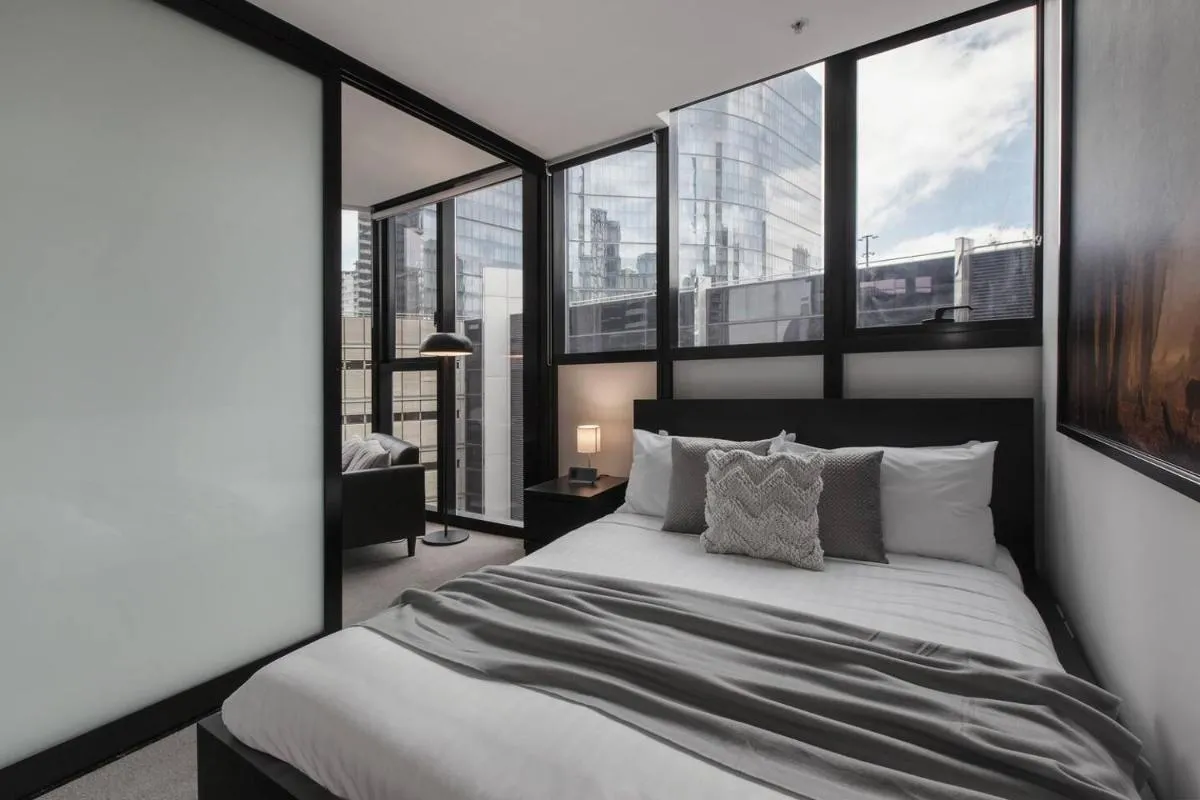 Iconic Southbank Locale meets Modern Comfort — 2