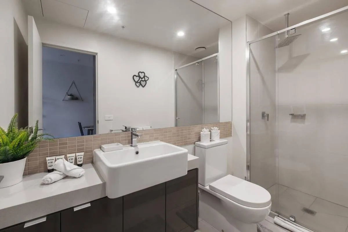 Iconic Southbank Locale meets Modern Comfort — 3