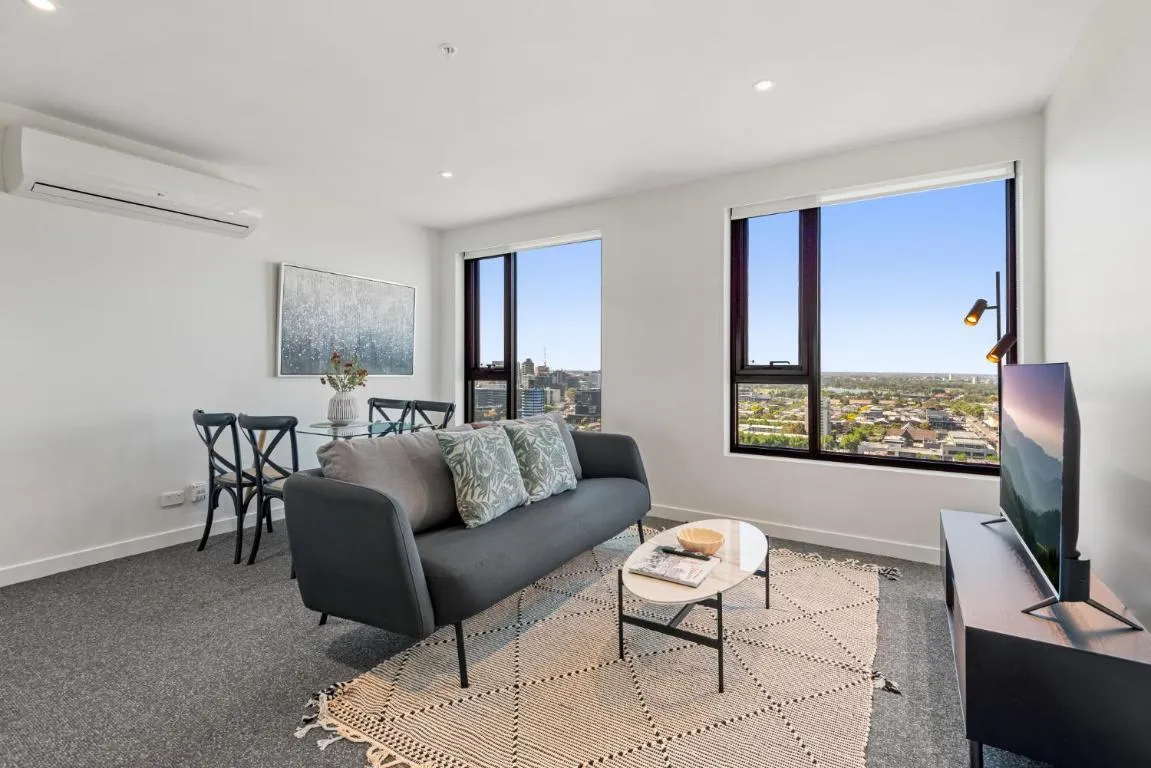 Inner City 2-Bed with Pool, BBQ & Gym