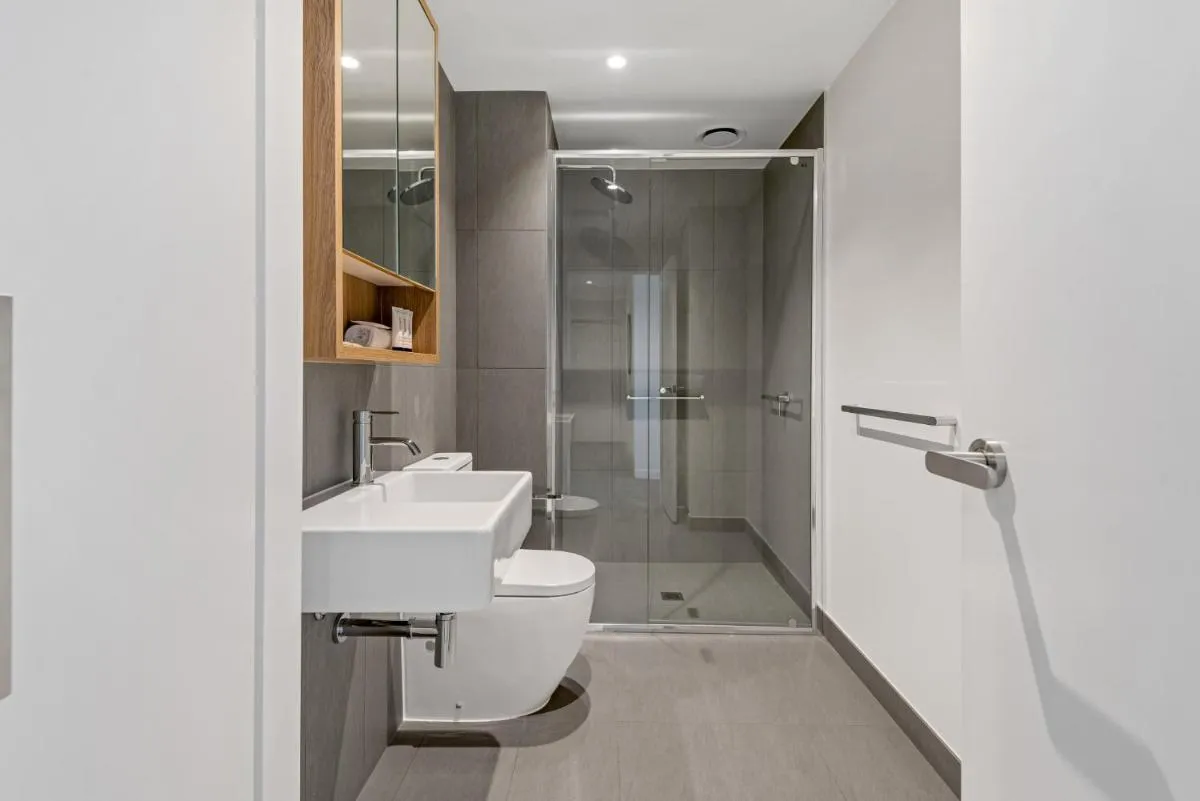 Inner City 2-Bed with Pool, BBQ & Gym — 3